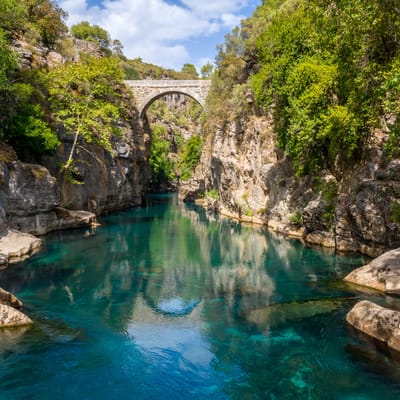 Excursión combinada de rafting, quad y tirolina en Antalya con traslado y almuerzo.