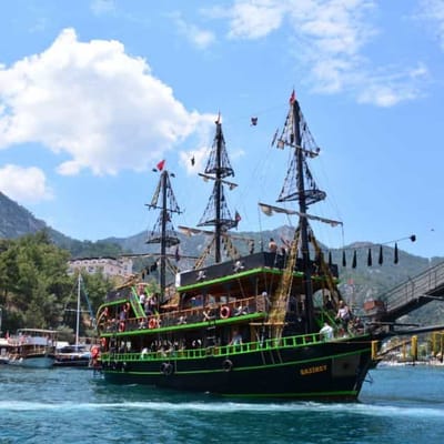 Alanya Pirate Boat Tour with Lunch & Soft Drinks