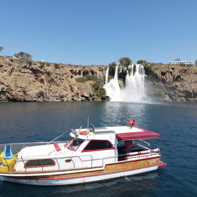 Antalya Ganztägige Bootsfahrt mit Holzboot und Badestopps