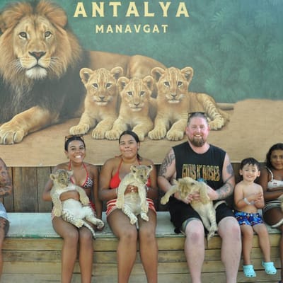 Antalya Karma Safari Turu: Hayvanat Bahçesi Ziyareti ve Yeşil Göl Tekne Gezisi Deneyimi
