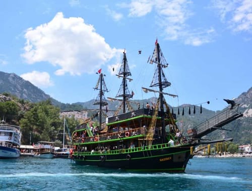 From Marmaris: Pirate Boat Trip / Lunch & Unlimited Soft Drinks