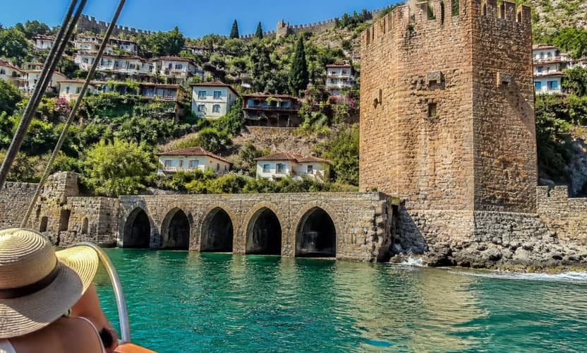 Alanya lyxig piratbåtstur med lunch och drycker 2