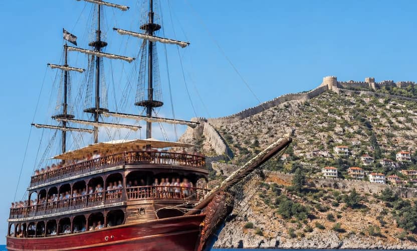 Alanya lyxig piratbåtstur med lunch och drycker 1