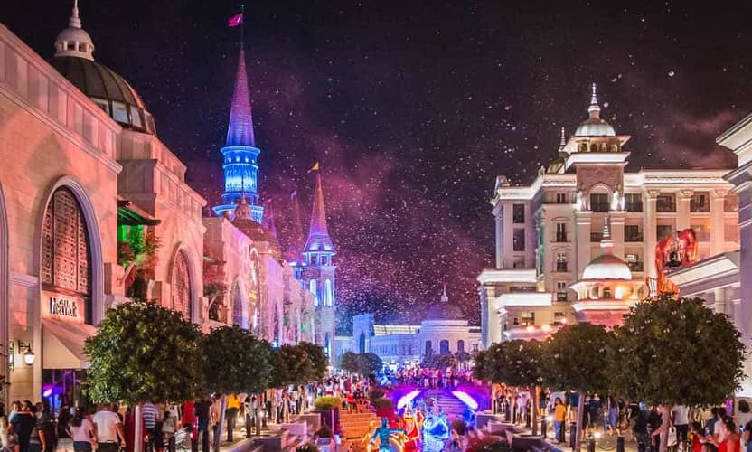 Side'den Land of Legends Gece Şovu ve Otel Transferi 1