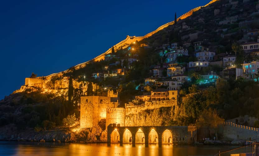 Alanya Luxury Sunset Boat Tour – Dinner, Transfer & Drinks 4