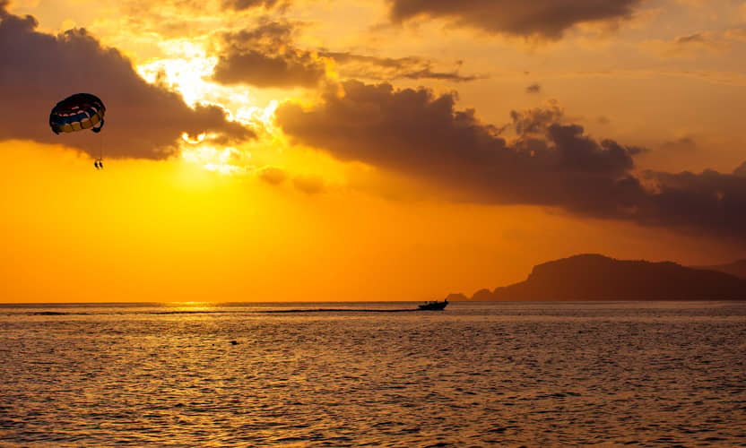 Alanya Luxury Sunset Boat Tour – Dinner, Transfer & Drinks 3