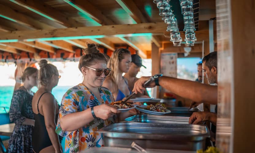 Antalya Relax Boat Tour: Lunch, Soft Drinks & Transfer 3